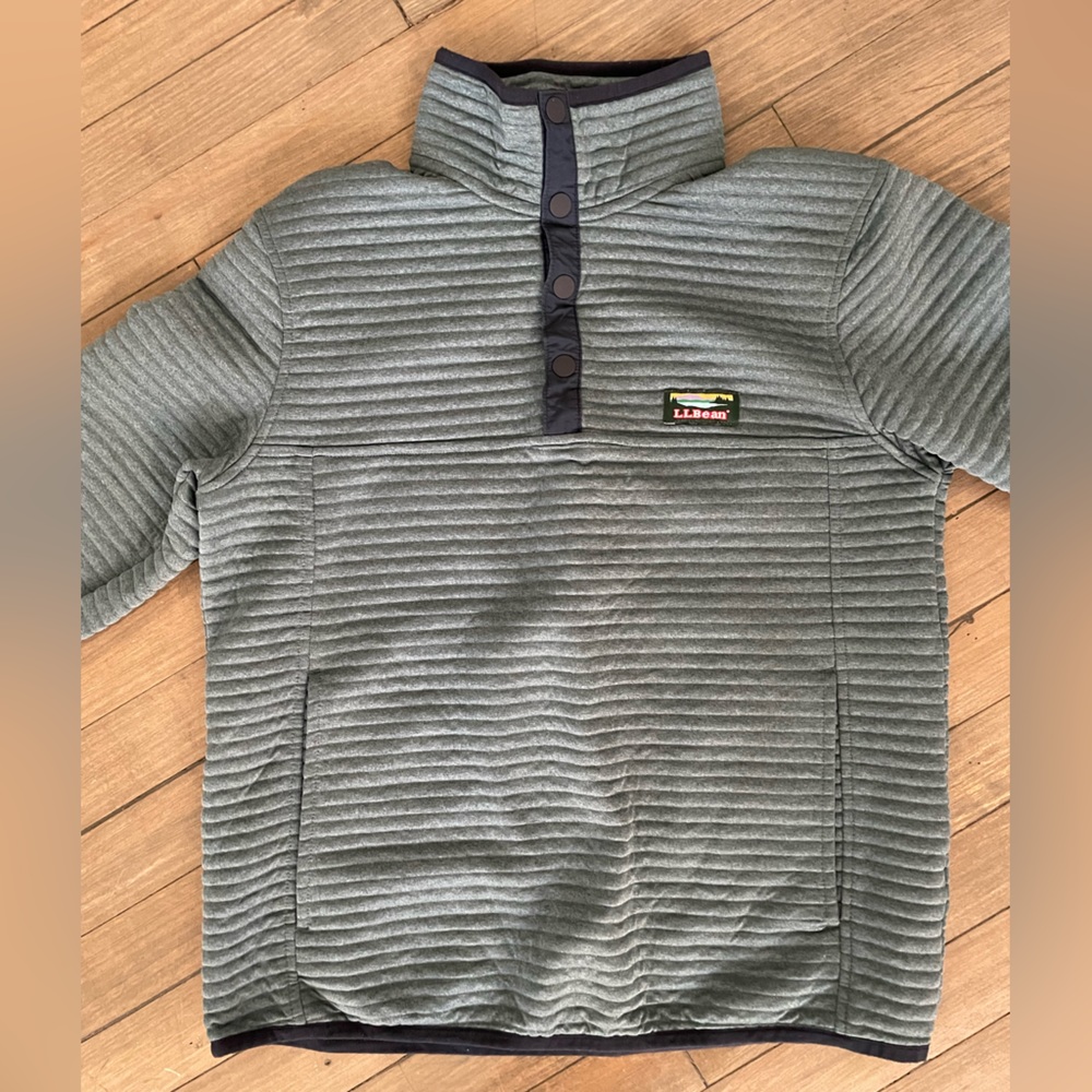 L.L. Bean, Slightly Fitted Quarter-Snap, Small
